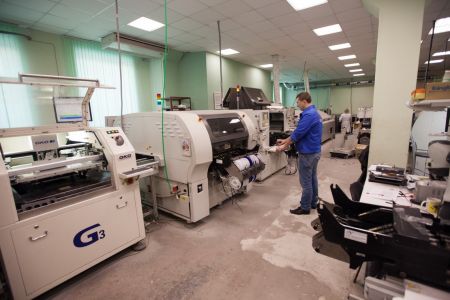 Завод светодиодных светильников Гуд Лайт предлагает услуги по поверхностному монтажу светодиодов и радиоэлементов на печатные платы на современном высокотехнологичном оборудовании